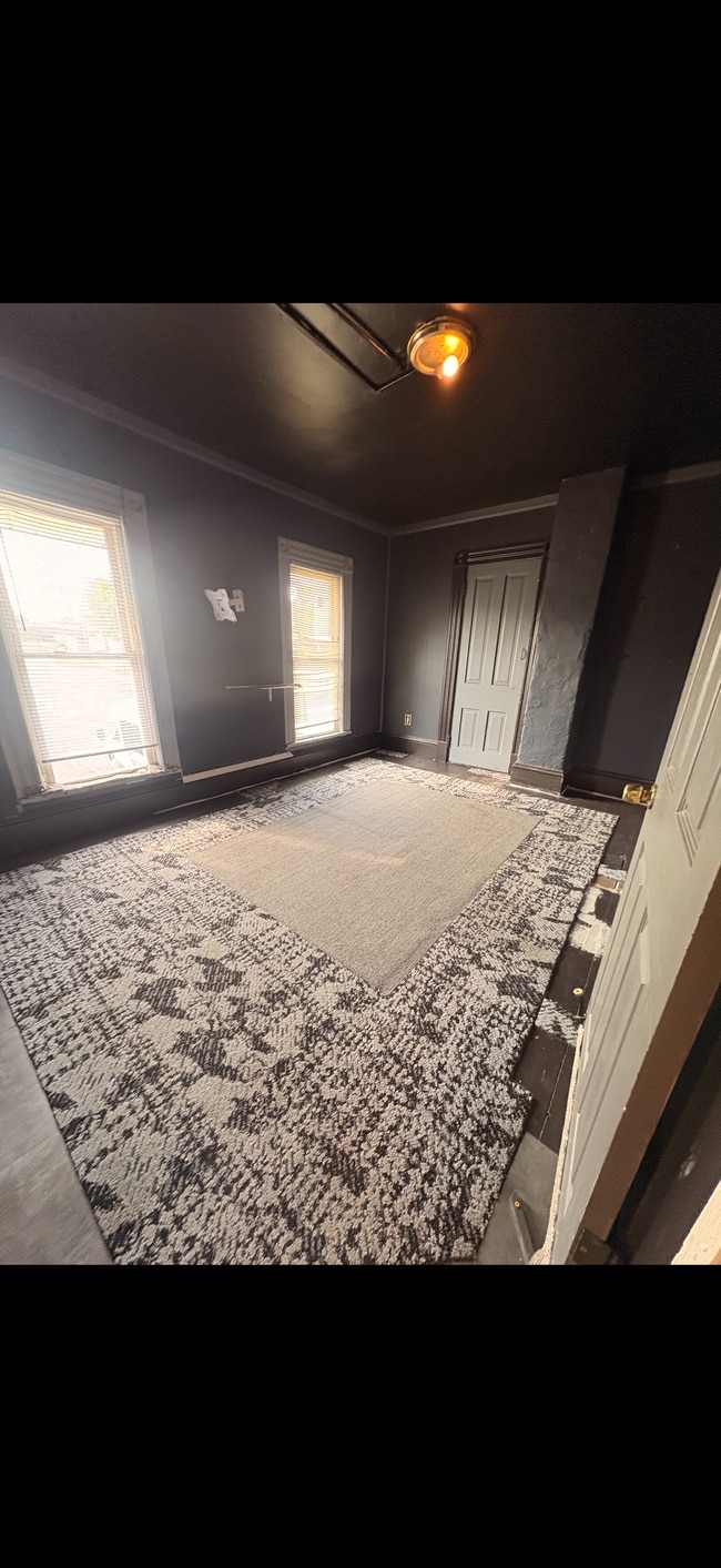 Photo - 111 W 42nd St Unit Apartment up