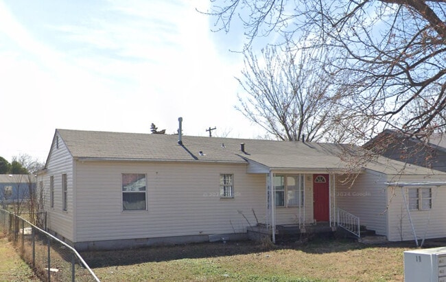 Building Photo - 1810 NW Lindy Ave Rental