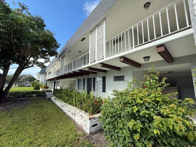 Photo - Brandon Palm Springs Apartment Homes