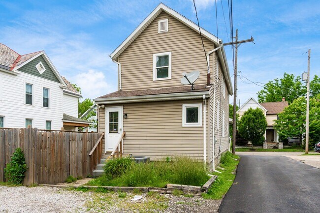 Photo - 479 Siebert St