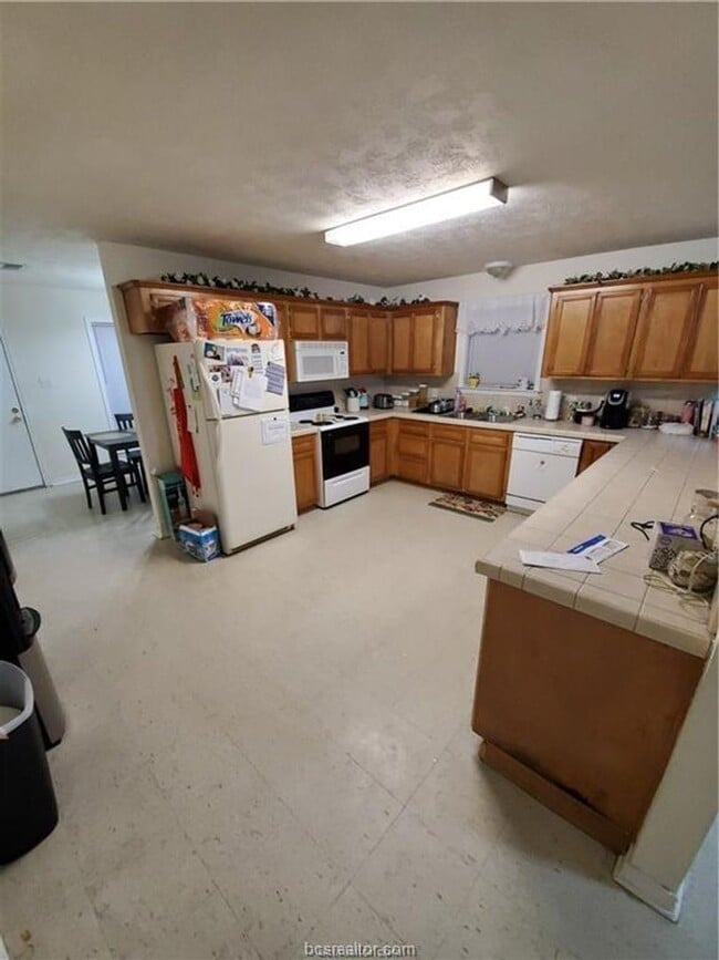 Photo - College Station - 3 bedroom /3 bath HOUSE Near TAMU!