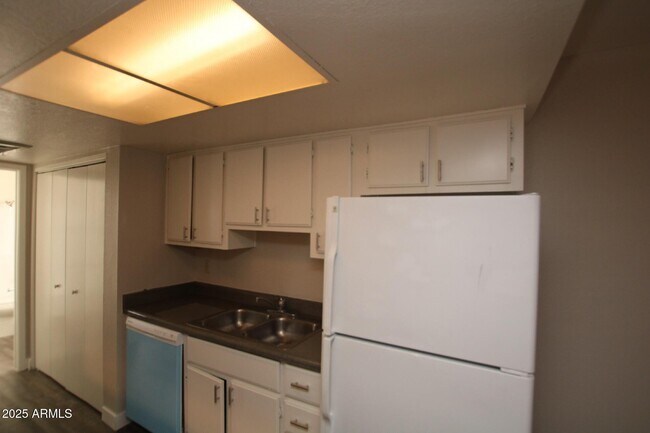 Photo - 3004 E Waltann Ln Unit 6