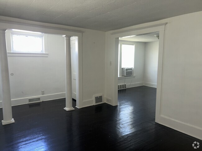 Building Photo - 542 Holbrook St Unit 542 Holbrook St Rental