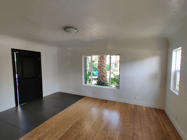 Photo - 860 N Fuller Ave Unidad 860