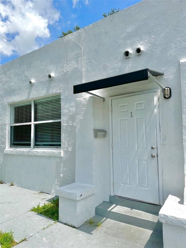 Building Photo - 12906 NE 6th Ave Unit 1