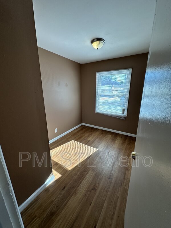 Photo - 325 Caithness Rd