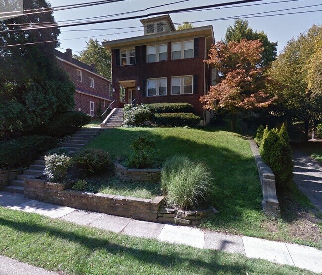 Front of Building (rarely used as entrance) - 218 Pennsylvania Blvd Unidad 1