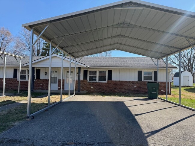 Building Photo - 104-104 N Birchwood Dr Unit 102 Birchwood Dr