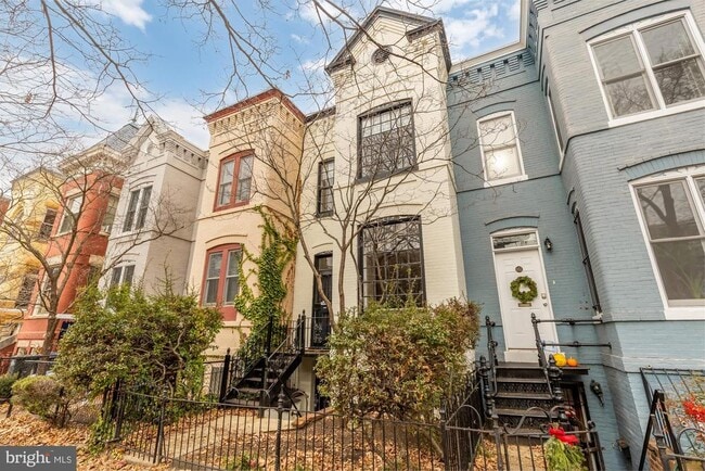 Building Photo - 650 E St NE Unit BASEMENT