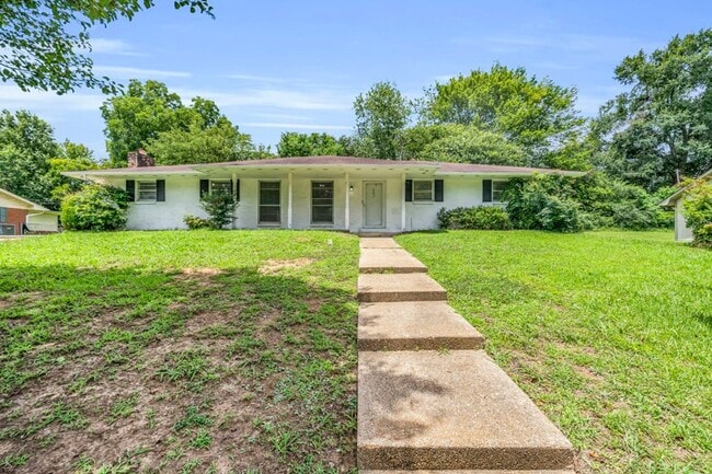 Building Photo - Renovated 3 Bedroom 2 Bath Home for Rent with Detached Garage!