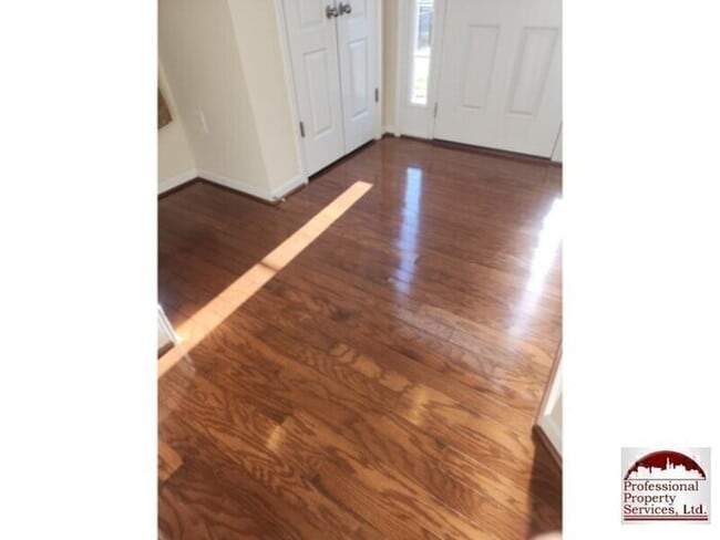 Photo - Beautiful Luxury Townhome Near Everything!