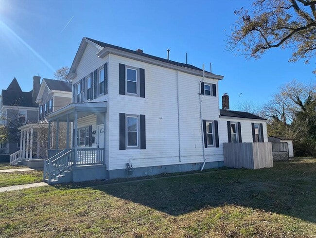 Photo - 327 S Main St