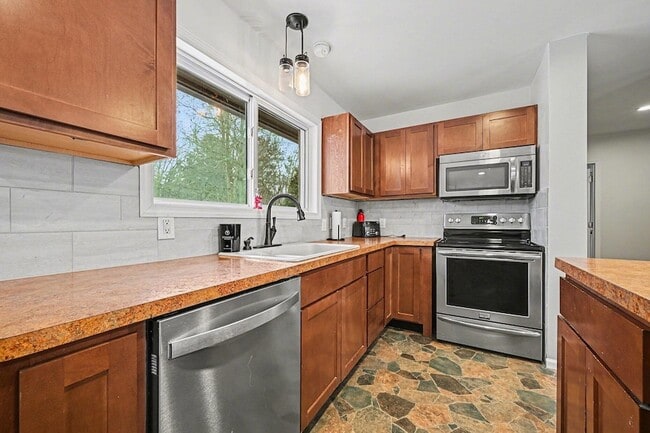 Photo - 325 W Delhi Rd