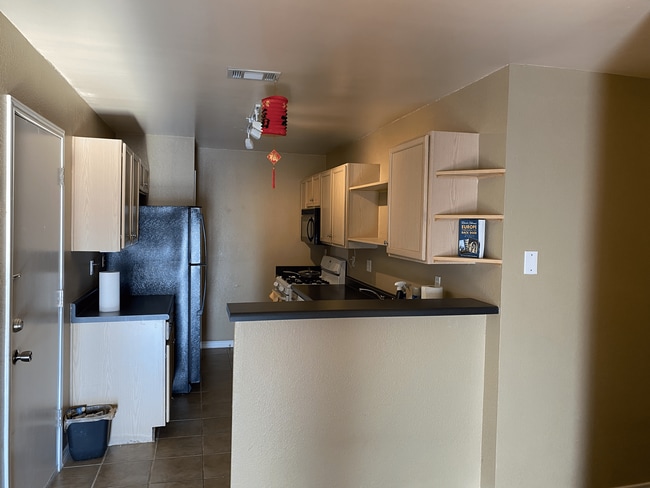 Kitchen - 11611 Fruitwood Pl