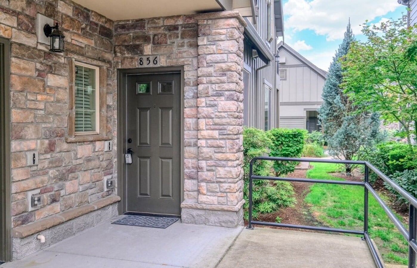 Photo - 856 NE Wheelock Pl