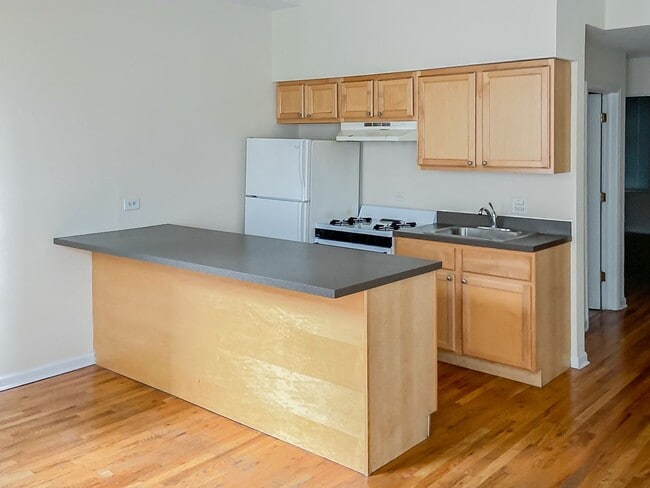 Photo - 2521 N Lincoln Ave Unit D2