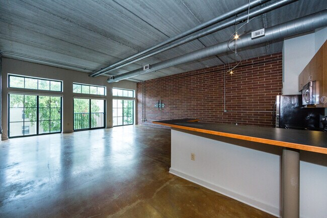 Photo - Amazing Industrial Studio at 626 N Graham! Unidad 308