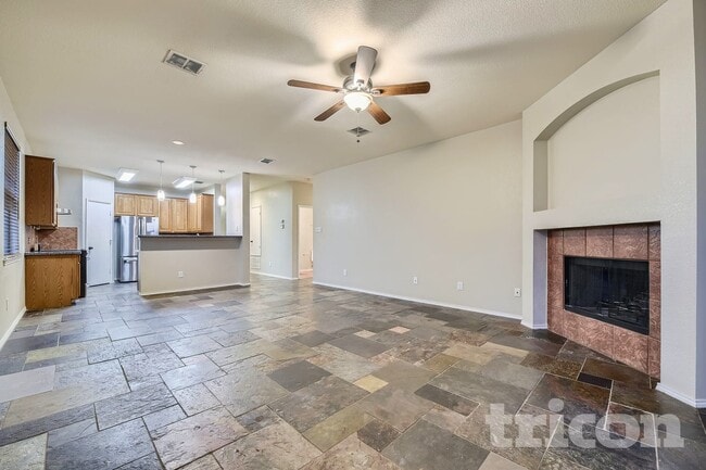 1136 Roundhouse Dr