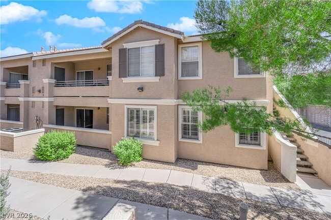 Building Photo - 9901 Trailwood Dr Unit 2114