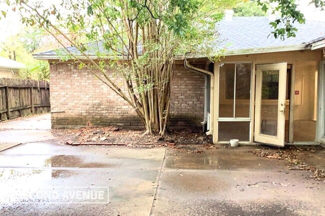 Photo - 12115 Creekhurst Dr