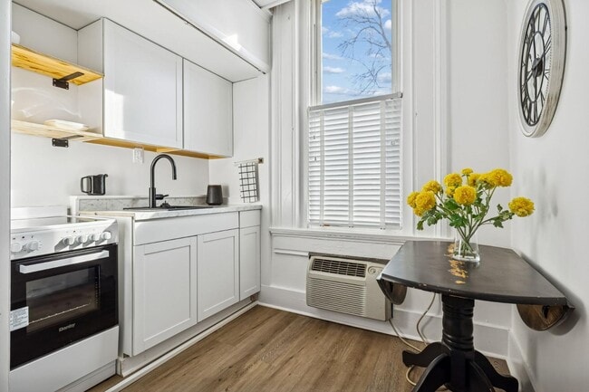 Photo - 302 N Church St