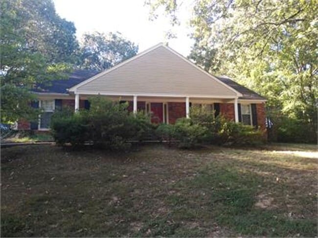 Building Photo - Coming soon. Charming 3-Bedroom Home in Co...