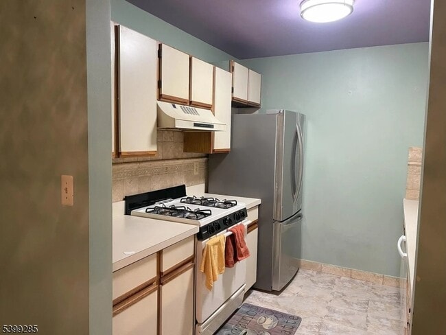 Photo - 420 Stratford Pl