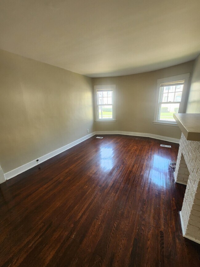 Photo - 242-252 Delaware Rd