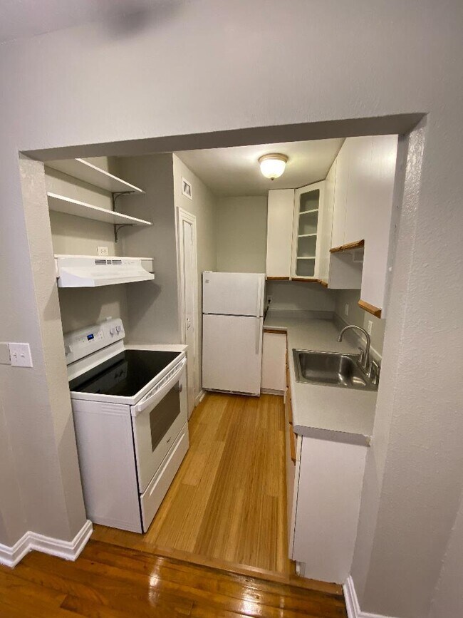 Cocina - 2741 Riverside Ave Apartamentos Unidad 2741