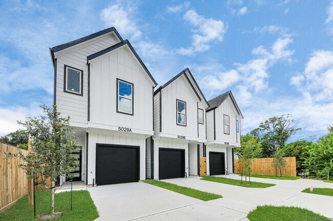 Photo - 5029 Broom St