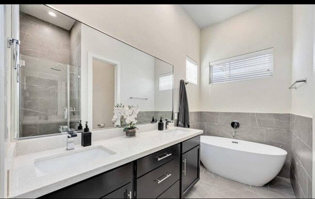 Photo - 108 Knightsbridge Park Ln