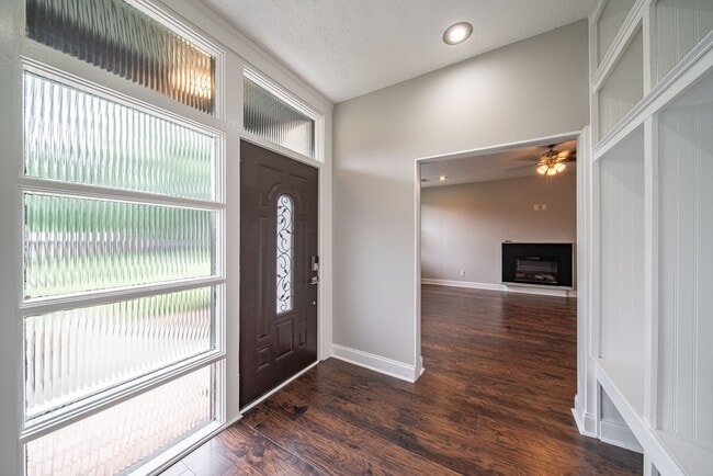 Photo - 4 bedroom/3 bath, 3711 sqft in Midtown!