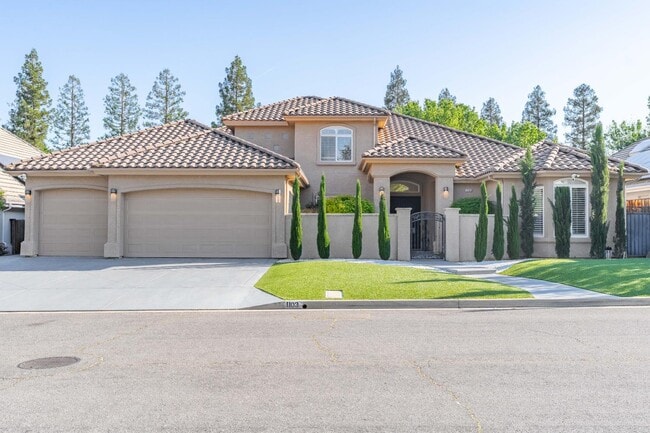 Photo - 1103 E Newhall Dr