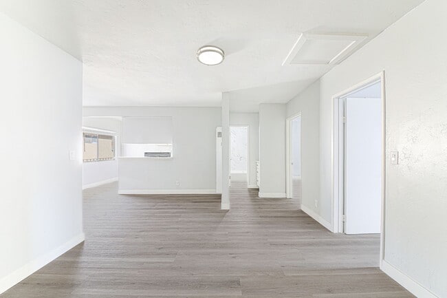 Photo - 811 Gardenia Avenue