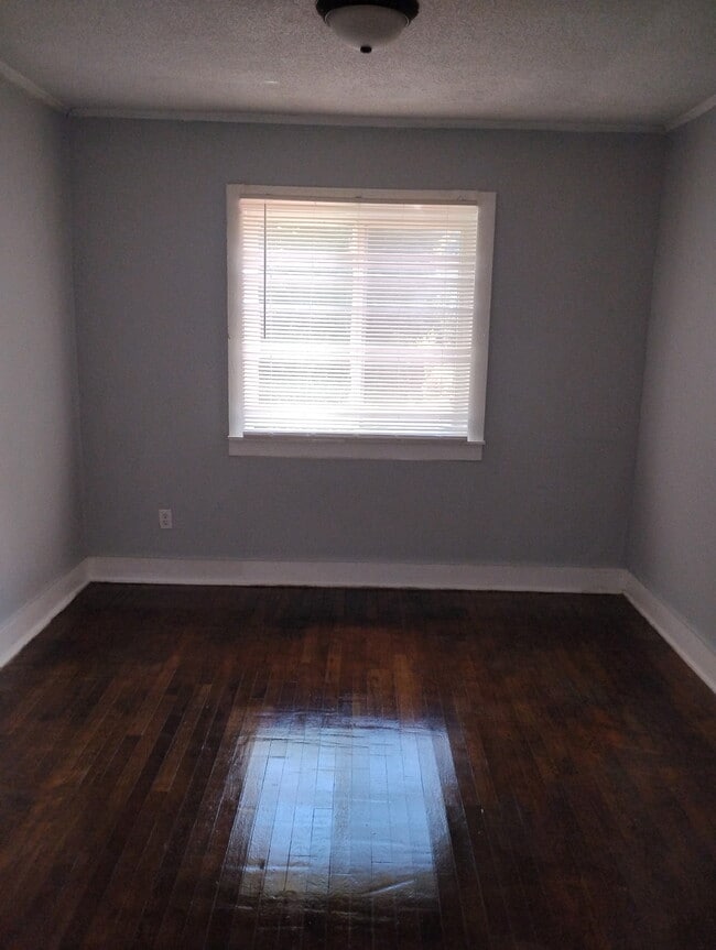 Photo - 1706 Louise St