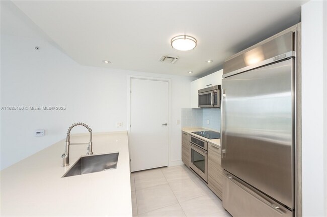 Photo - 475 Brickell Ave