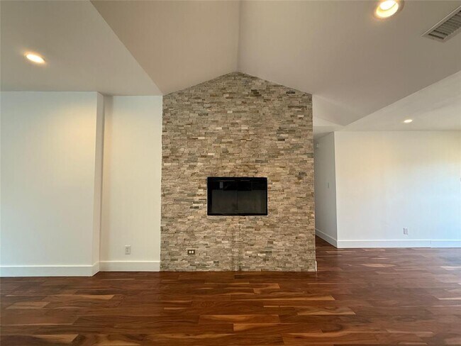 Photo - 5814 Gloucester Ln