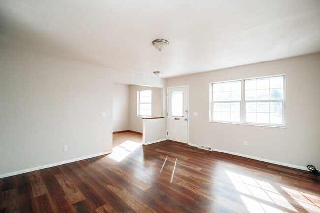 Photo - 653 Williamsville Ave