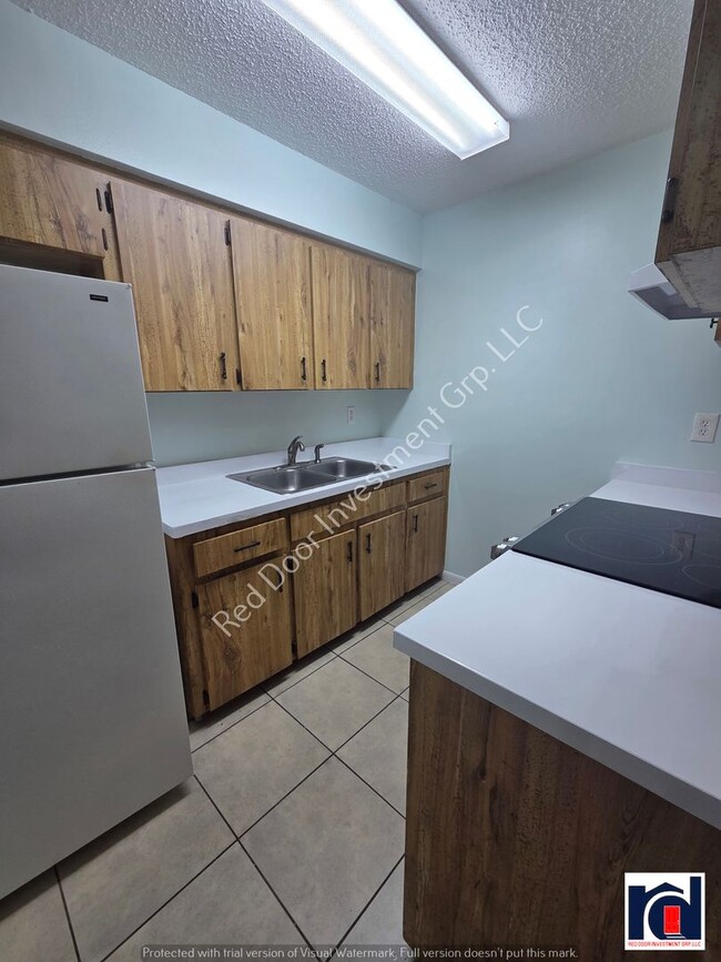 Photo - 2 Bedroom 2 Bath w/ Washer & Dryer~ Move i... Unit 2