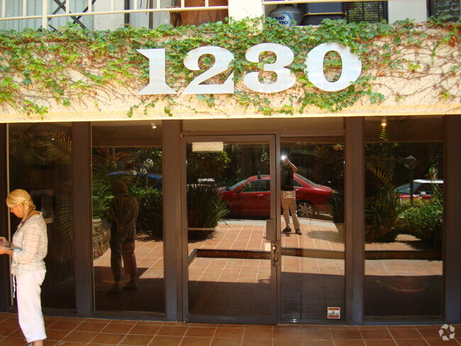 Building Photo - Prime West Hollywood Condominium for Lease Unit 217