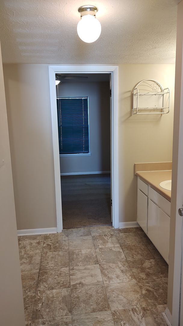 Photo - Efficiency Apartment in PCB! Basic Cable T...