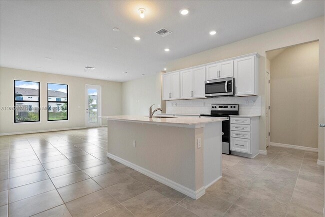 2108 Appleton Cir N