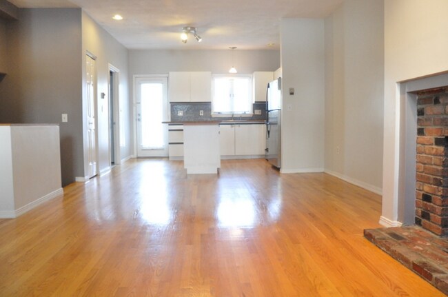 Photo - 273 Sumner St