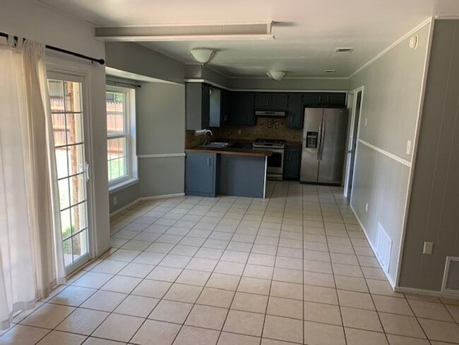 Photo - Southwest Lubbock Clean 3/2/2 with nice yard!