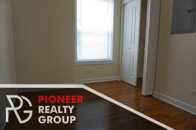 Photo - 849 W Cornelia Ave Unit 1