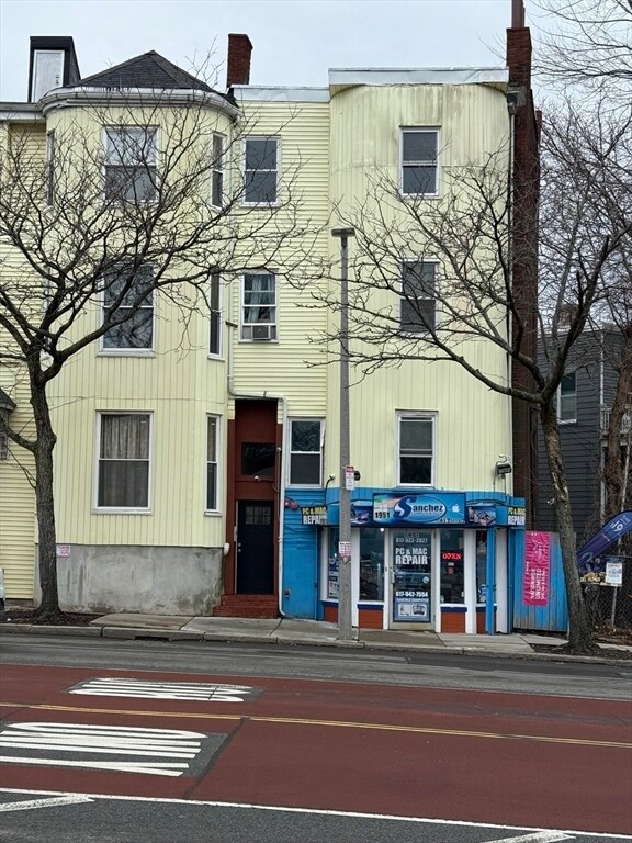 Building Photo - 1953 Columbus Ave Unit 3