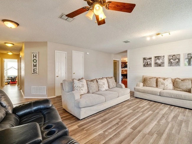 Photo - 1435 Greenbrook Dr
