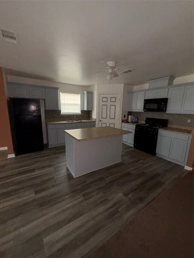 Photo - 6717 Hawthorne Rd