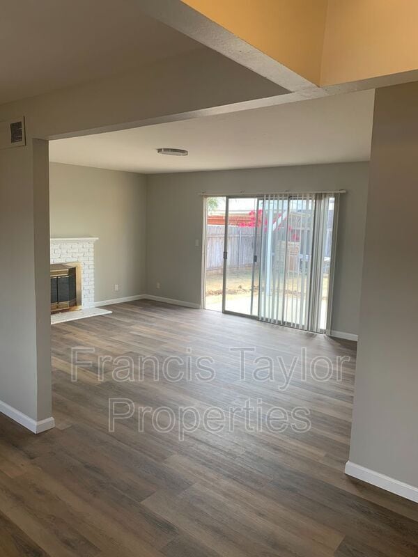 Photo - 909 Daisy St