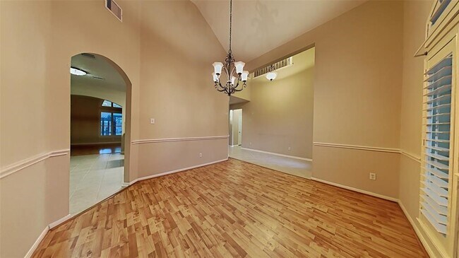 Photo - 2114 Winding Hollow Dr